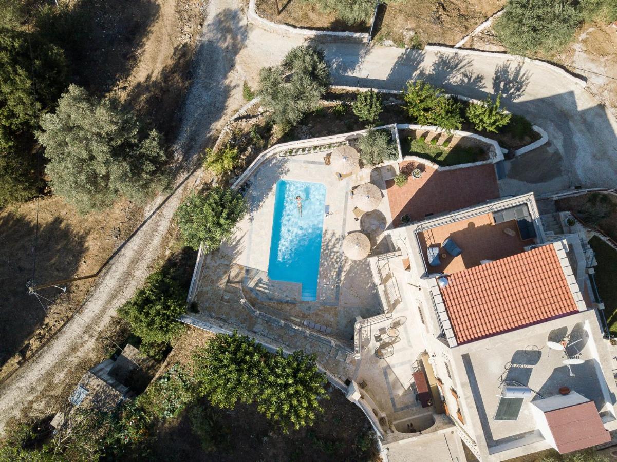 הוילה Embrosneros Prinus Country Retreat Apokoronas, Heated Pool, 13Km From The Sea מראה חיצוני תמונה